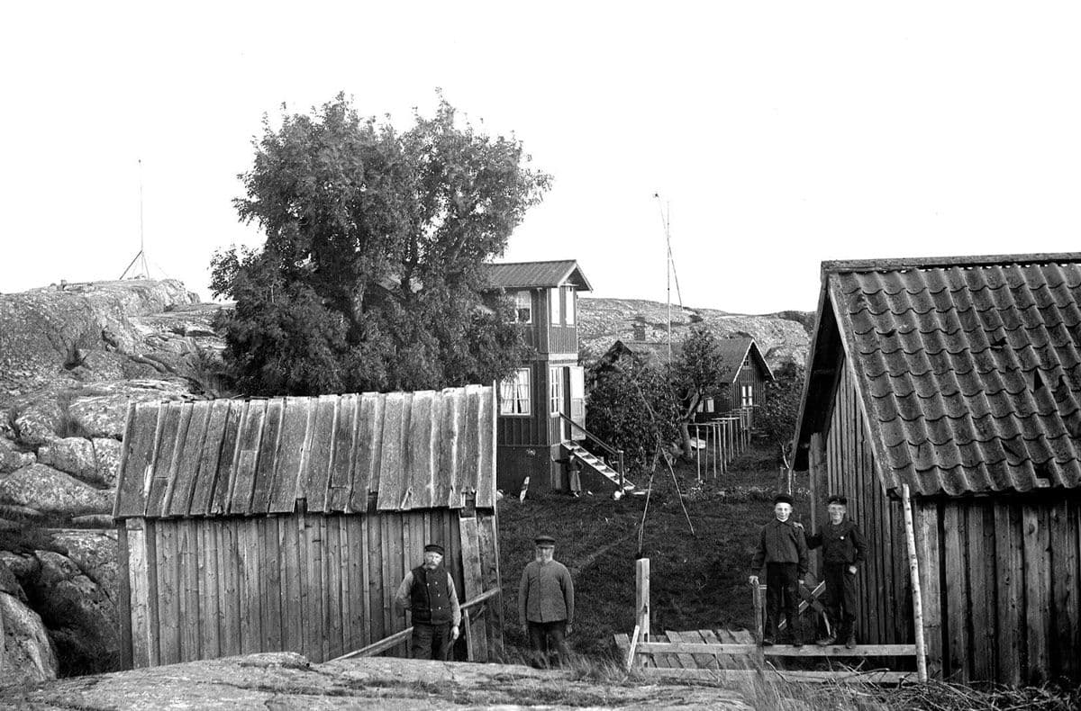 Bullerö är kanske en av de mest kända öarna i Stockholms ytterskärgård - varje år hittar tusentals besökare hit för att njuta av naturen och kulturen på Bullerö och på öarna runt omkring.