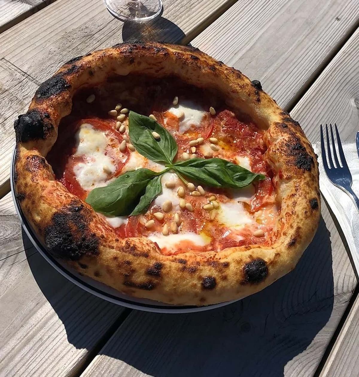 Färskt bröd och napolitanska pizzor i Solvik på Nämdö