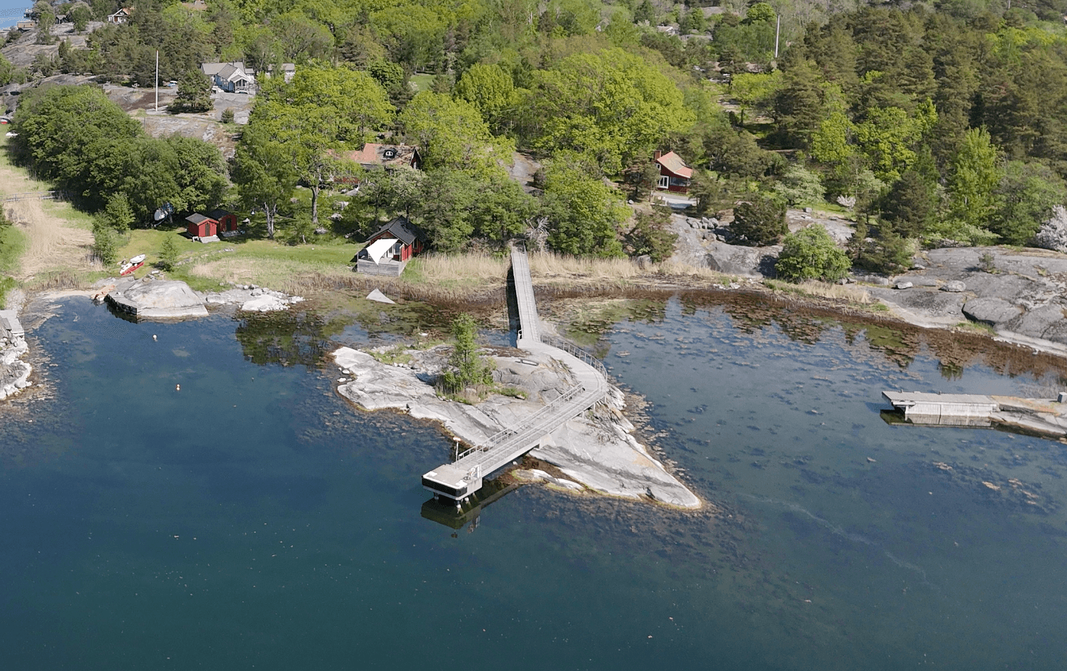 Ekholmen är en liten ö precis öster om södra Nämdö